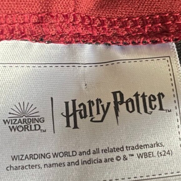 Harry Potter Gryffindor Robe - Picture 8 of 9